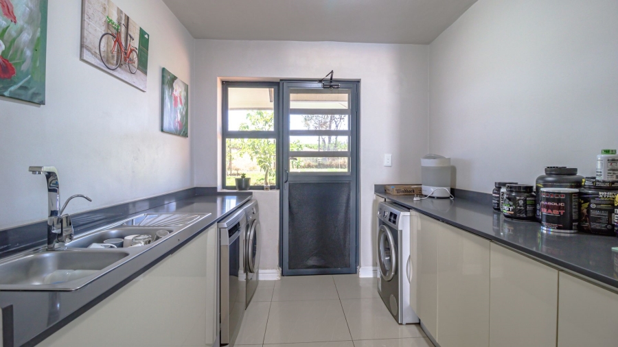 6 Bedroom Property for Sale in Stellenbosch Farms Western Cape